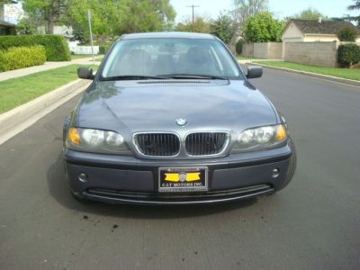 2003 BMW 325  i