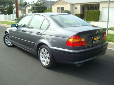 2003 BMW 325  i