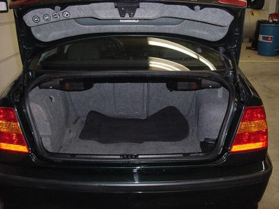 2002 BMW 325  xi