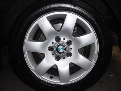 2002 BMW 325  xi
