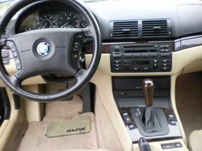 2005 BMW 325  i
