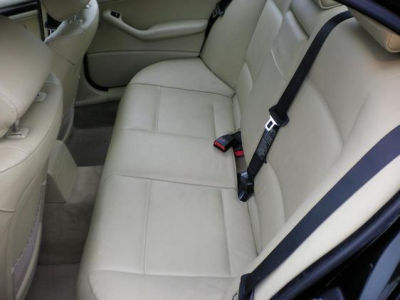 2005 BMW 325  i