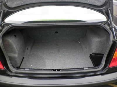 2005 BMW 325  i