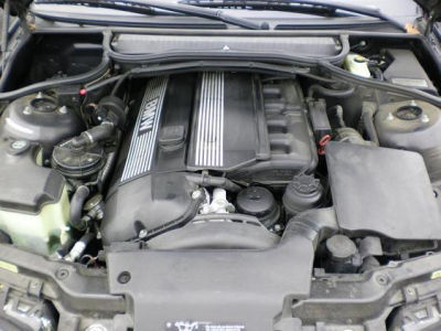 2005 BMW 325  i