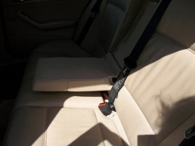 2004 BMW 325  i