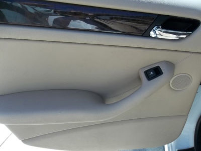 2004 BMW 325  i