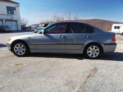 2005 BMW 325  i