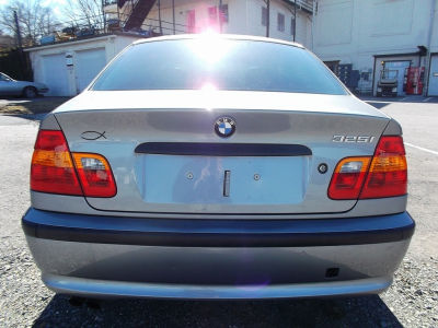 2005 BMW 325  i