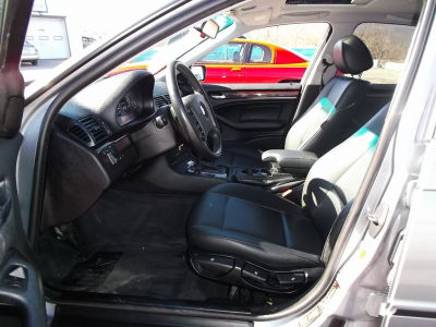 2005 BMW 325  i