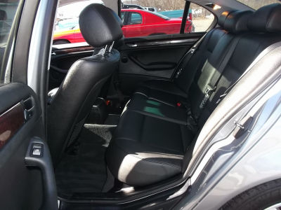 2005 BMW 325  i
