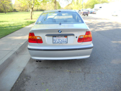 2004 BMW 325  i