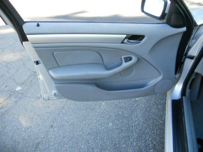 2004 BMW 325  i