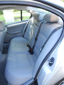 2004 BMW 325  i