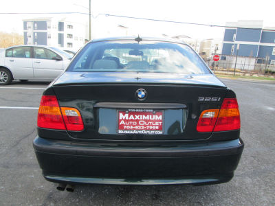 2004 BMW 325  i