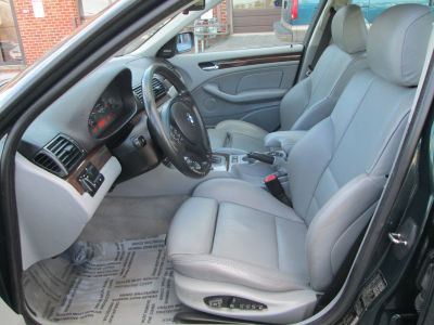 2004 BMW 325  i