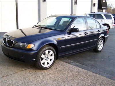 2003 BMW 325  xi