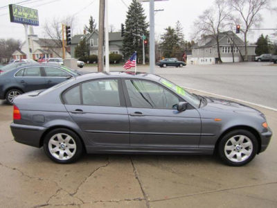 2002 BMW 325  i