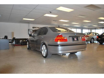 2004 BMW 325  i