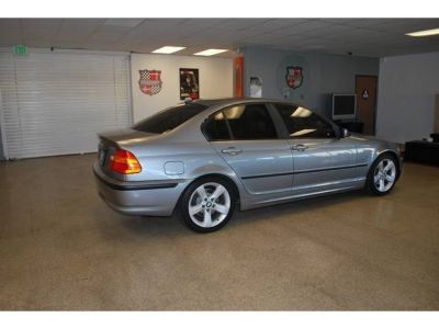 2004 BMW 325  i