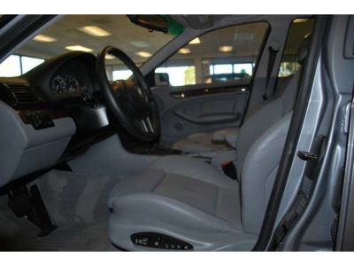2004 BMW 325  i