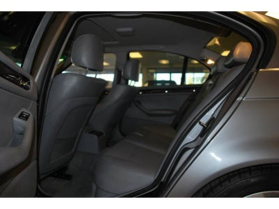 2004 BMW 325  i