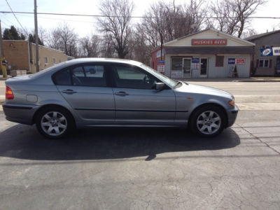 2004 BMW 325  xi