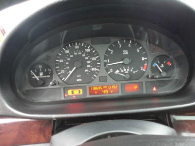 2005 BMW 325  xi