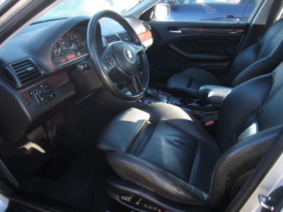 2003 BMW 325  i