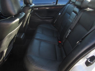 2003 BMW 325  i