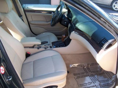 2002 BMW 325  i