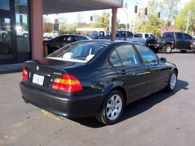 2002 BMW 325  i
