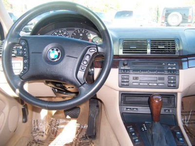 2002 BMW 325  i