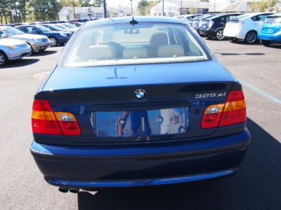 2005 BMW 325  xi
