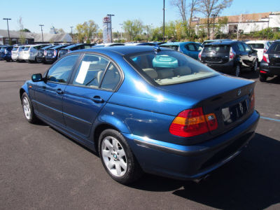 2005 BMW 325  xi
