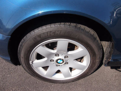 2005 BMW 325  xi