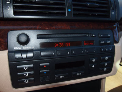 2005 BMW 325  xi