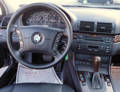 2005 BMW 325  xi