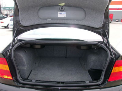 2004 BMW 325  i