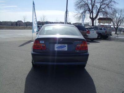 2003 BMW 325  xi