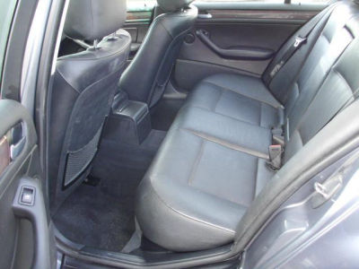 2003 BMW 325  xi