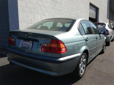 2003 BMW 325  i