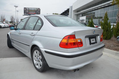 2004 BMW 325  i