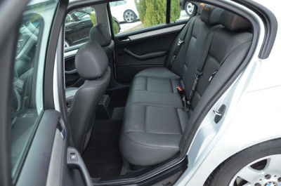 2004 BMW 325  i