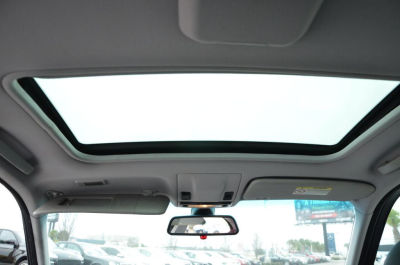 2004 BMW 325  i