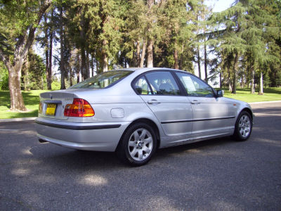 2002 BMW 325  i