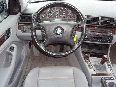 2003 BMW 325 iT