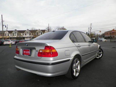 2004 BMW 325  i