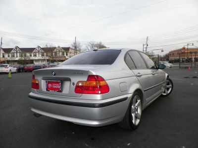 2004 BMW 325  i