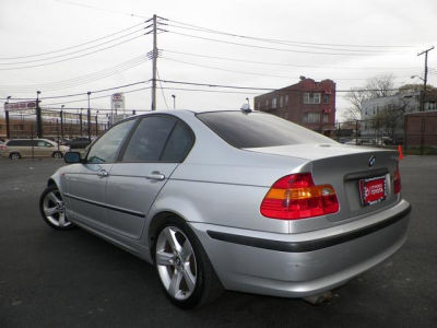 2004 BMW 325  i