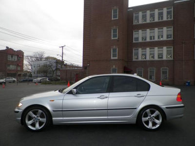2004 BMW 325  i